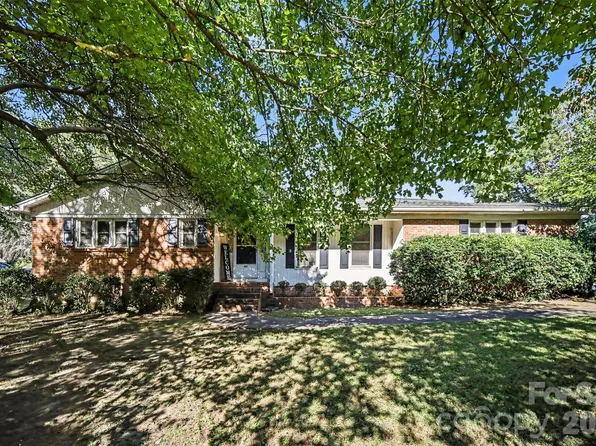 402 Sunset Cir, Dallas, NC 28034