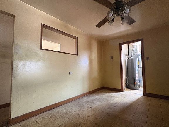 5th image of 10706 Oak Ave