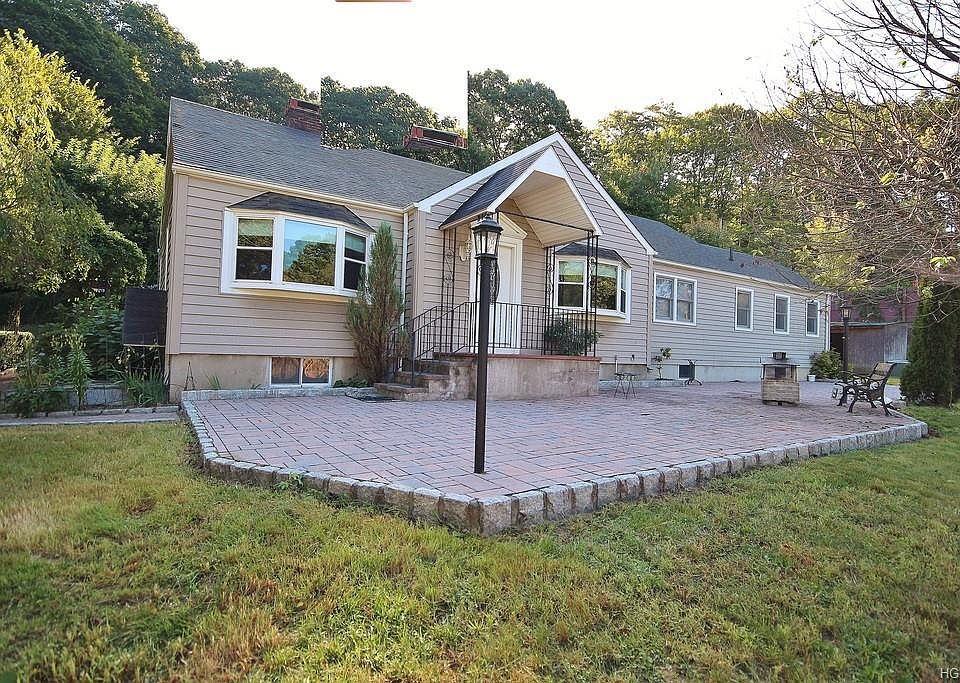 1st image of 5 Dogwood Ln