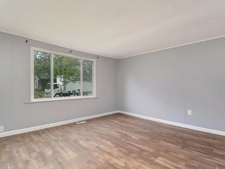 20954 Rensselaer St — Photo 5