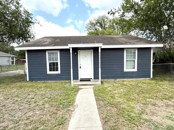 127 W Avenue H, Robstown, TX 78380