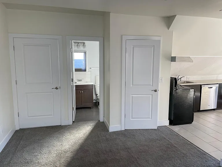 83 S Logan St #C — Photo 8