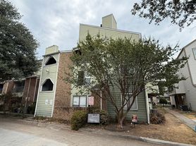 6108 Abrams Rd