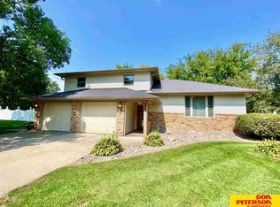 1020 Nelson Ln, Fremont, NE 68025