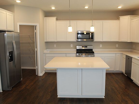4th image of 2360 Oakmont Dr