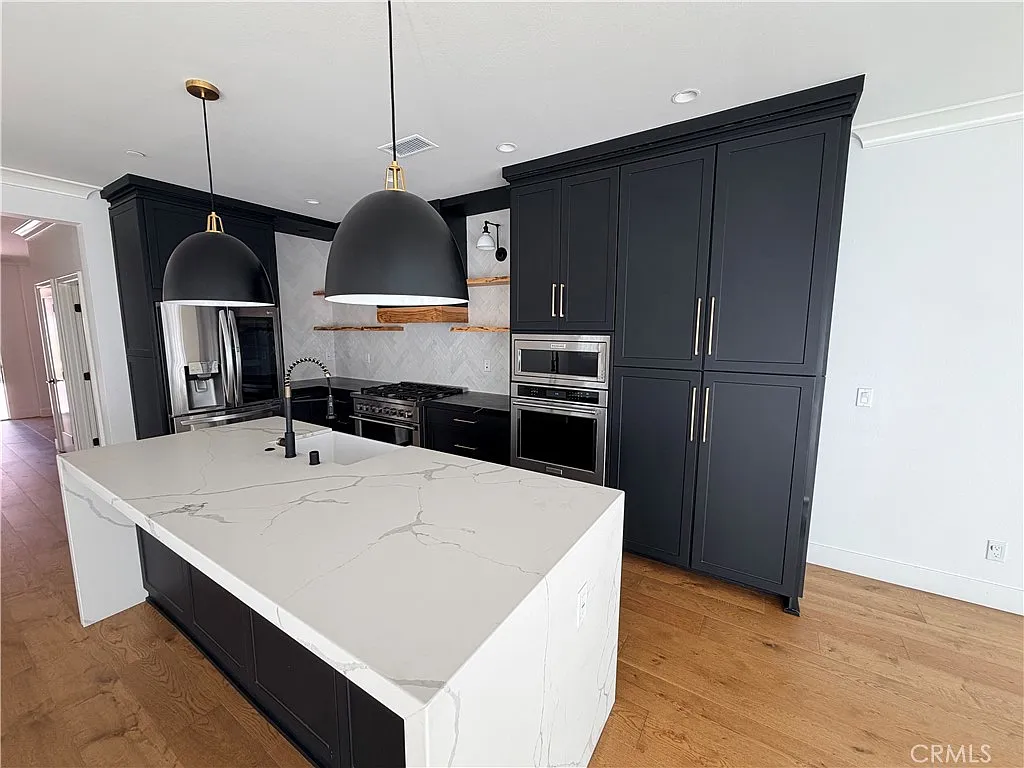 3 bed, 2.5 bath, 1920 sqft, $5,400 — Photo 3