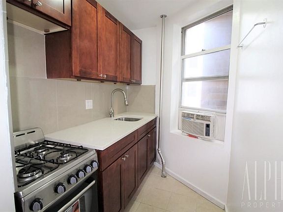 4th image of 311 E 105th St #43