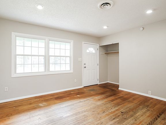 4th image of 2314 Golf Dr