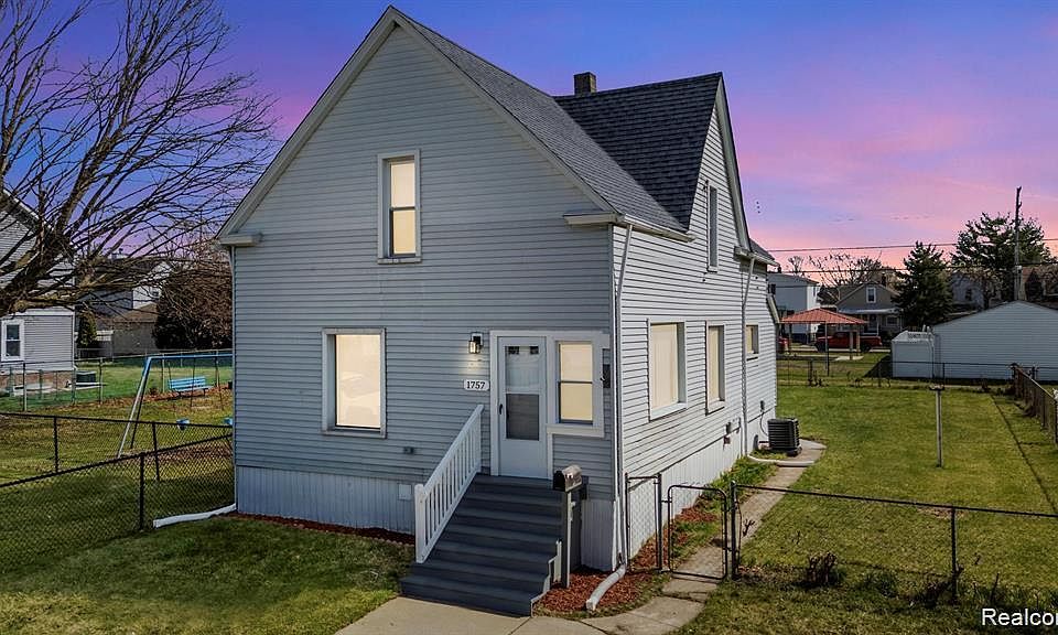 1st image of 1757 4th St
