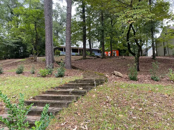 1718 Forrest Hill Dr, Columbus, MS 39701