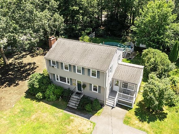 3rd image of 7 Susan Dr