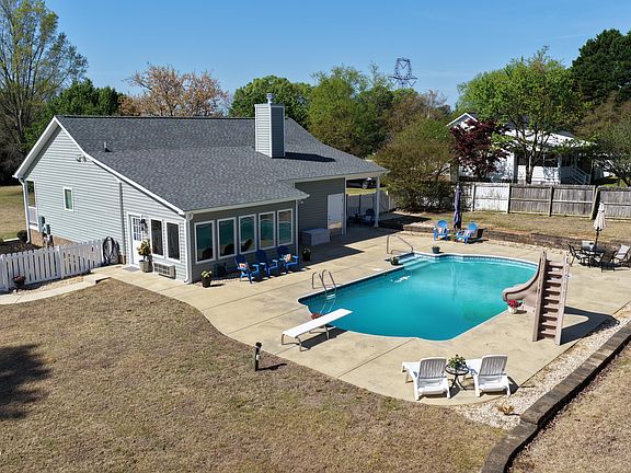 2nd image of 1303 Cornwallis Rd