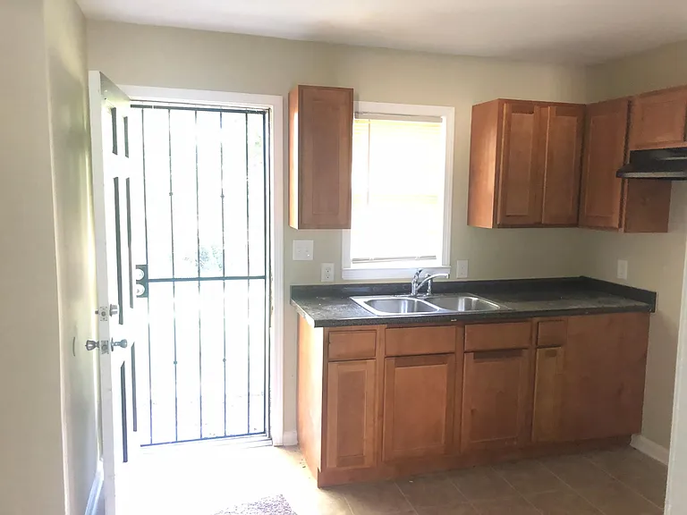 1423 Oberle Ave — Photo 14