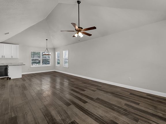 4th image of 1830 Hitching Post Rd