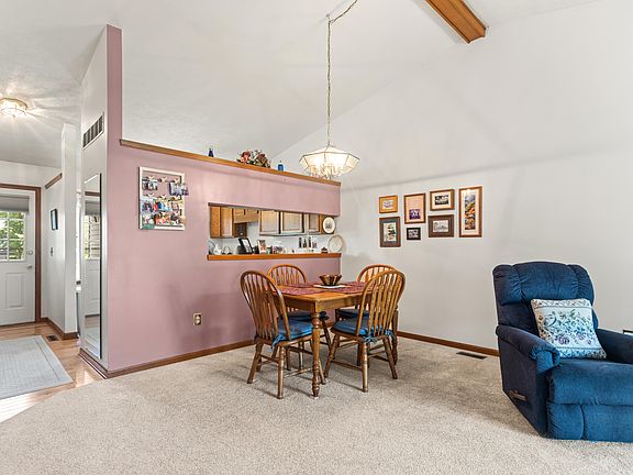 4th image of 2271 Southgate Dr SE