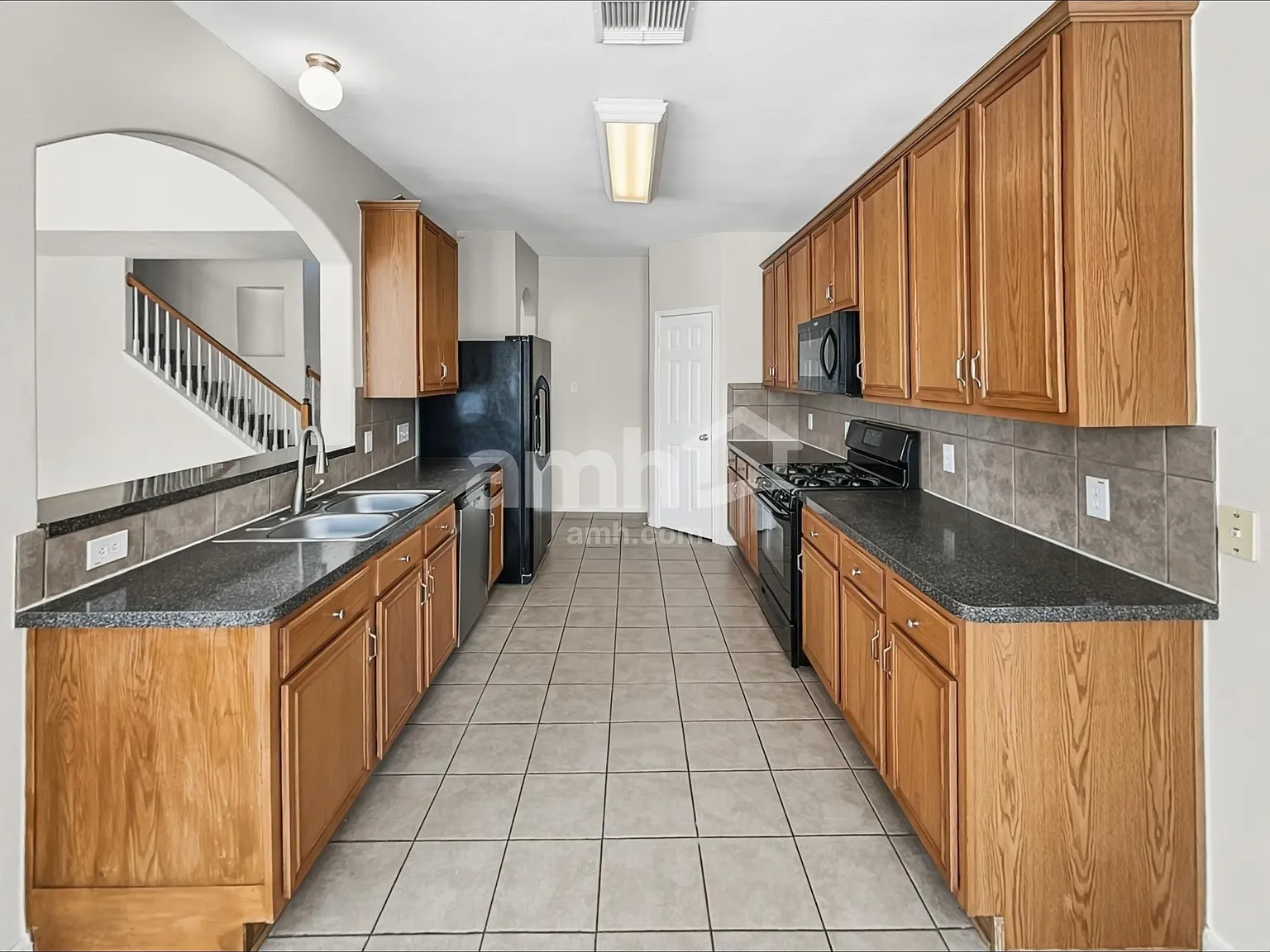 4 bed, 2.5 bath, 2975 sqft, $2,520 — Photo 4
