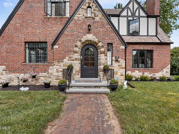 3rd image of 2718 Barrington Dr