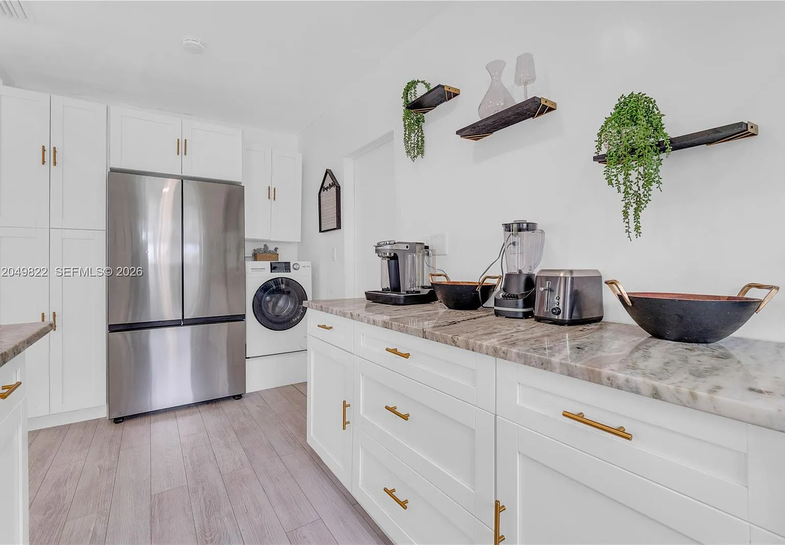 3 bed, 962 sqft, $4,500 — Photo 2