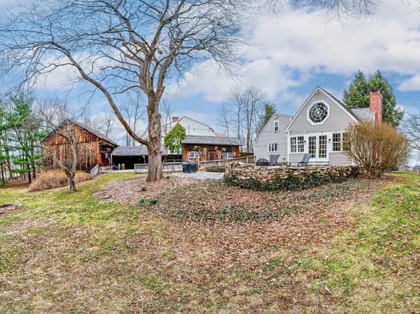 15 High St, Suffield, CT 06078