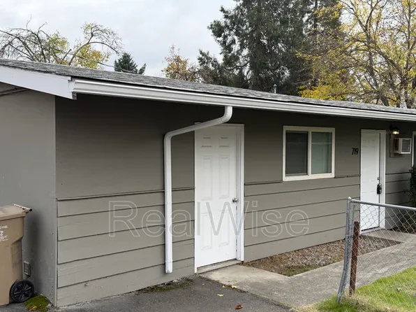 719 SW Bridge St, Grants Pass, OR 97526