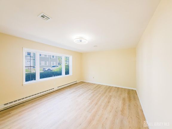 5th image of 220C Manchester Ln