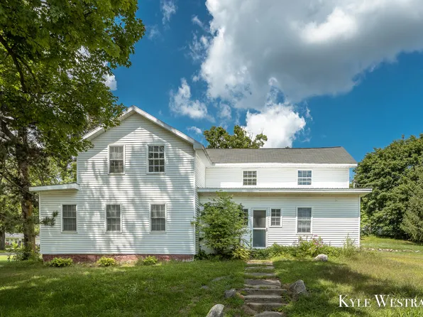 414 Ionia St, Muir, MI 48860