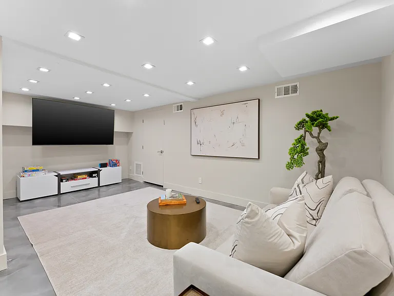 1173 Rodeo Dr — Photo 23