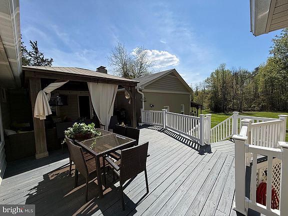 3rd image of 8 Boondocks Ln