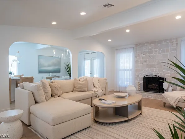 8817 Pesaro Dr, Las Vegas, NV 89117