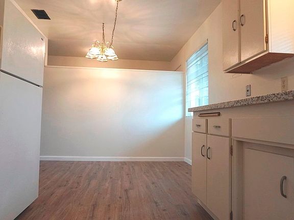 4th image of 944 Weldwood Ct APT 3