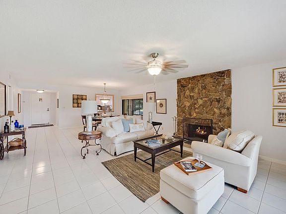 5th image of 104 Clubhouse Cir