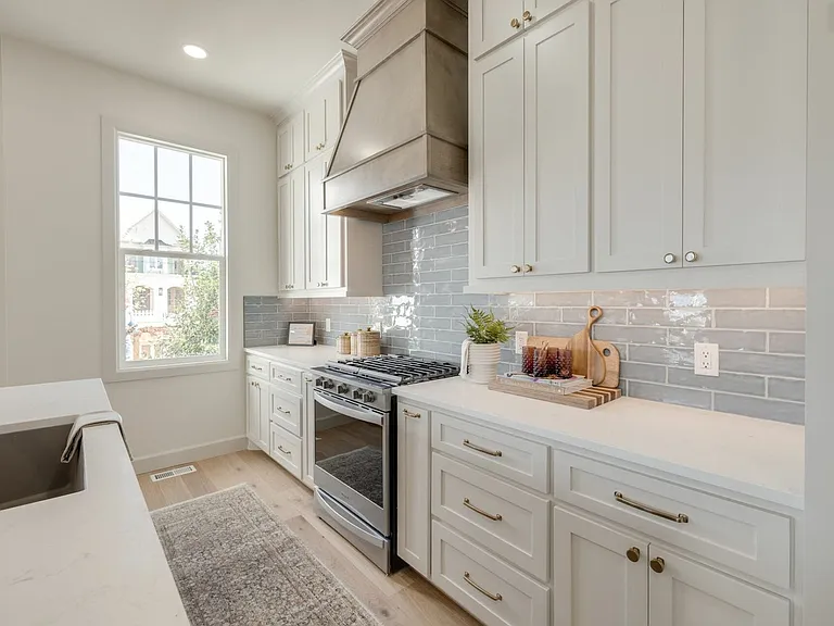 18434 Sweetwater Ln — Photo 10