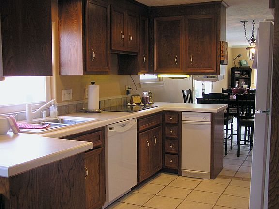 Kitchen w/ all new appliances