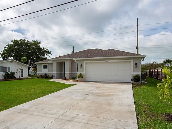 4th image of 1724 Banyan Dr