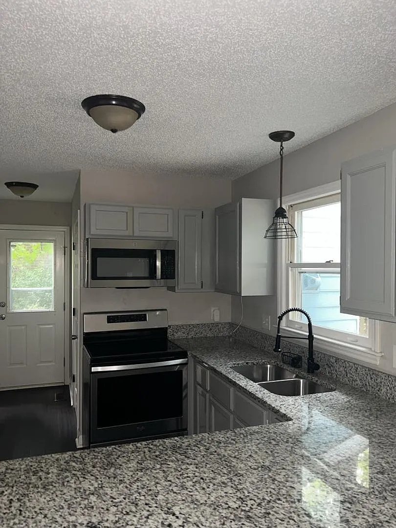 3 BR/2.5BA | Newly Renovated Single Family Home | Fenced yard | Community Amenities! — Photo 3