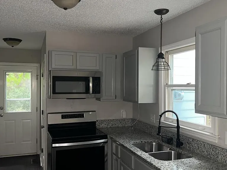 4409 Emmit Dr — Photo 3