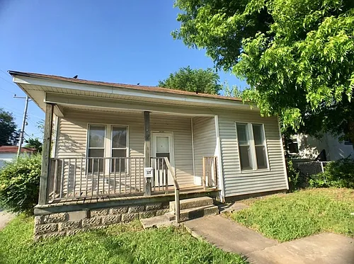 320 W Duffy St Photo 1