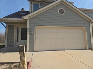 10801 W 116th Ter, Overland Park, KS 66210