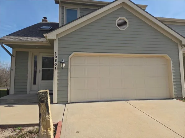 10801 W 116th Ter, Overland Park, KS 66210
