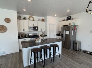 3851 W Cold Pond Ave, Lehi, UT 84043