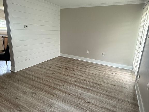 4th image of 740 Alt Blvd