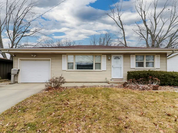 1806 Cloud St, Bloomington, IL 61701