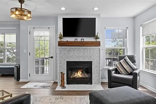 25 Bayside Dr
