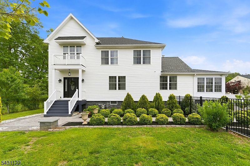 1st image of 33 Weston Rd