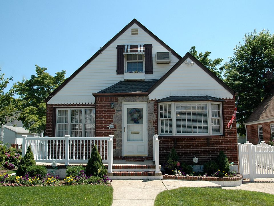 1st image of 608 S 11th St