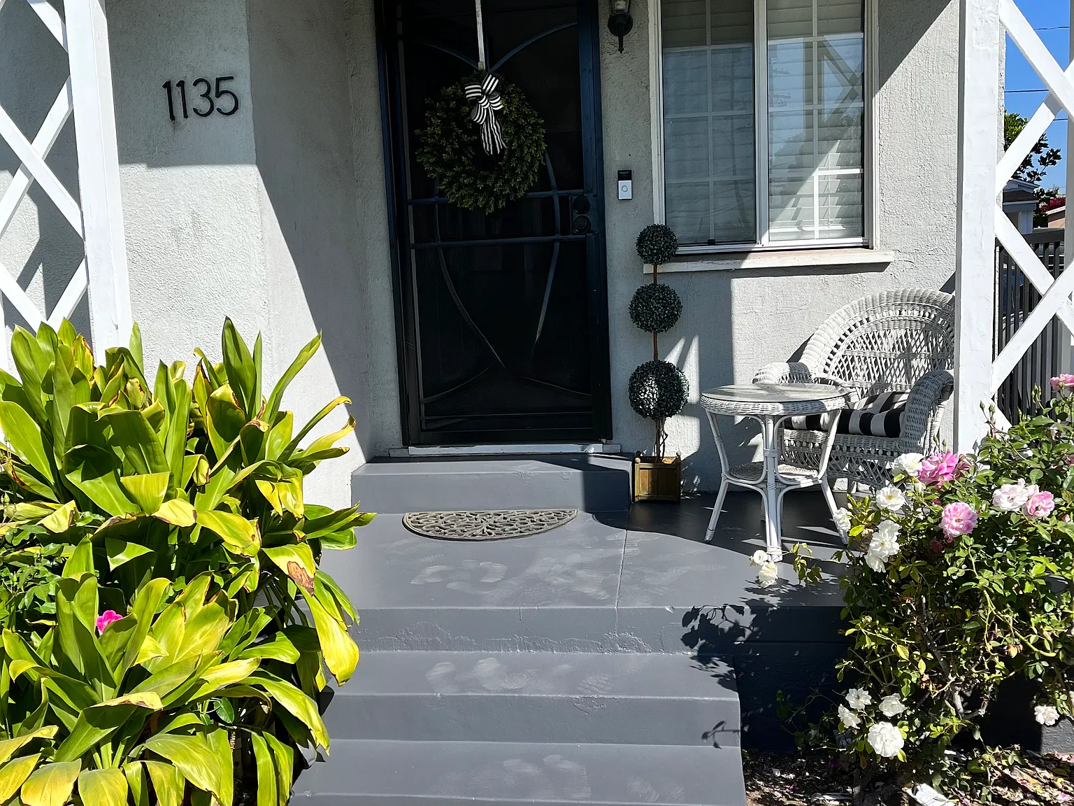 2 bed, 800 sqft, $3,300 — Photo 1