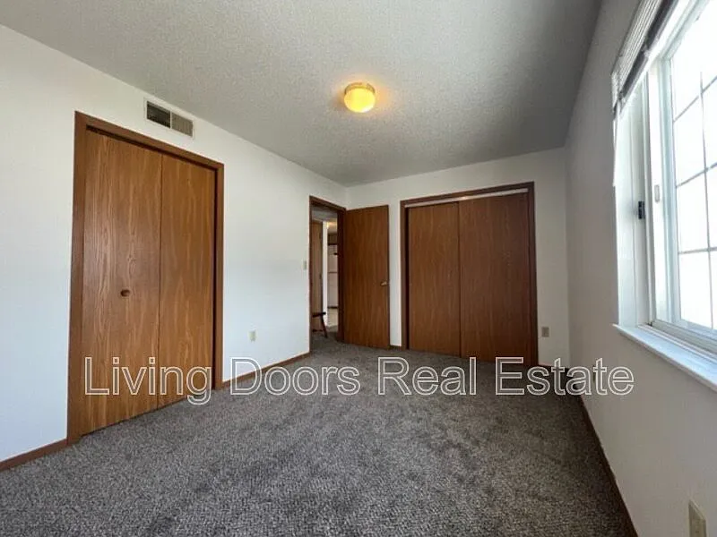 3 bed, 1.0 bath, $760 — Photo 3