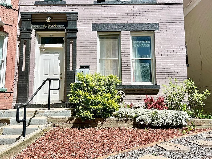 Urban Charm Meets Historic Character! 1754 N Washington St. Apt. B1 Denver, CO 1 Bedroom | 1 Bath... — Photo 2