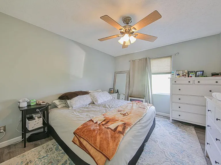 7415 S 176th Cir — Photo 13