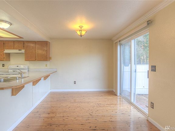 5th image of 6102 Laguna Ln SE